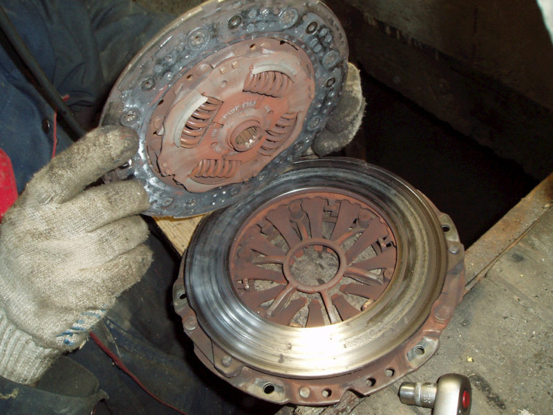 Что будет, если неправильно поставить диск сцепления?