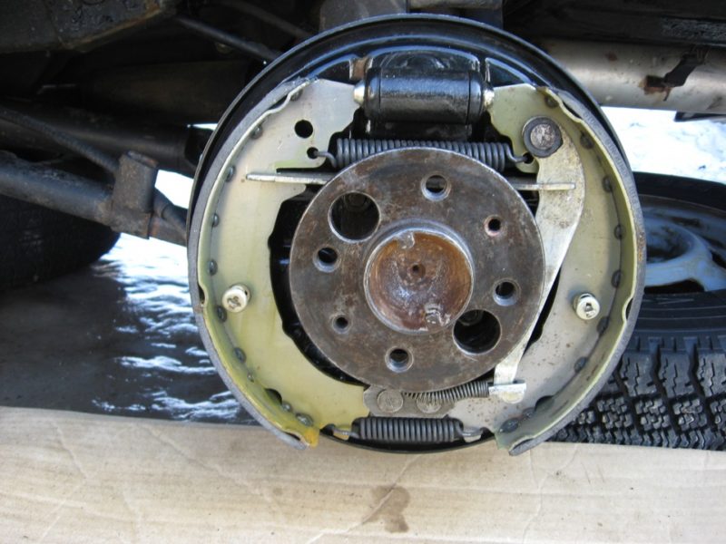 Ваз 2106 замена колодок заднего колеса