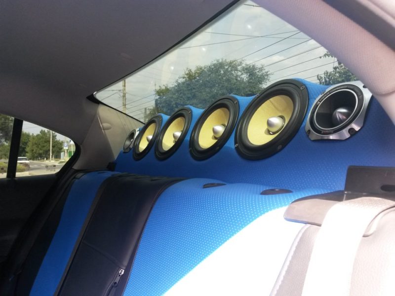 Как установить акустическую систему в автомобиль своими руками?