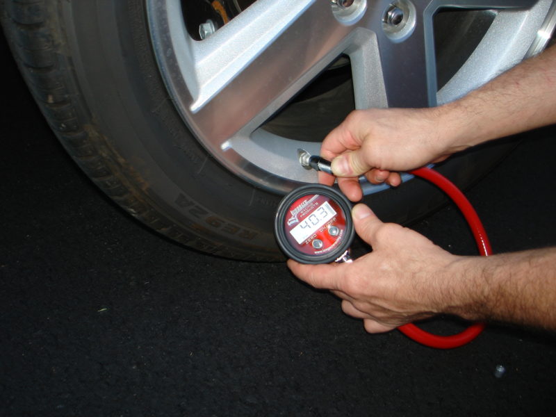 Какое давление должно быть в шинах автомобиля в зависимости от диаметра?