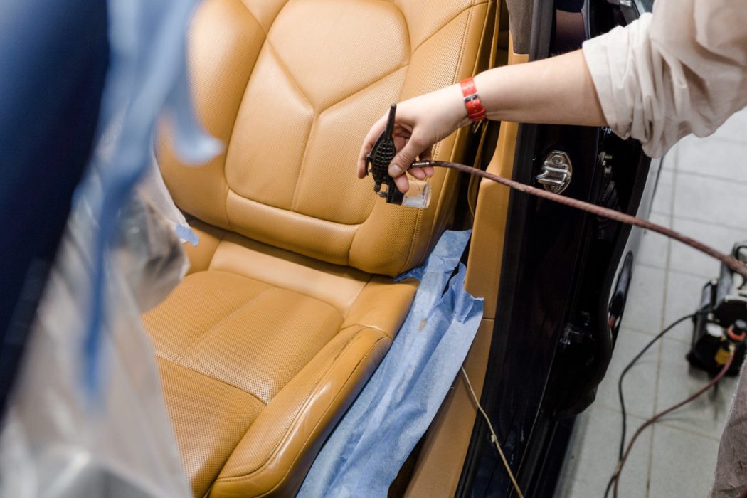 Как восстановить обивку сиденья автомобиля своими руками?