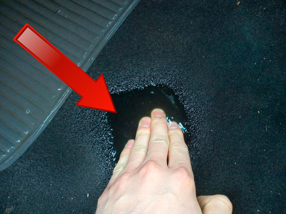 Как высушить тосол под ковриком автомобиля?