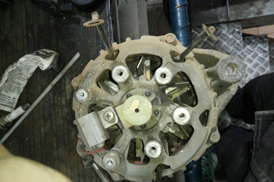 Как снять и провести ремонт генератора на ВАЗ 2107