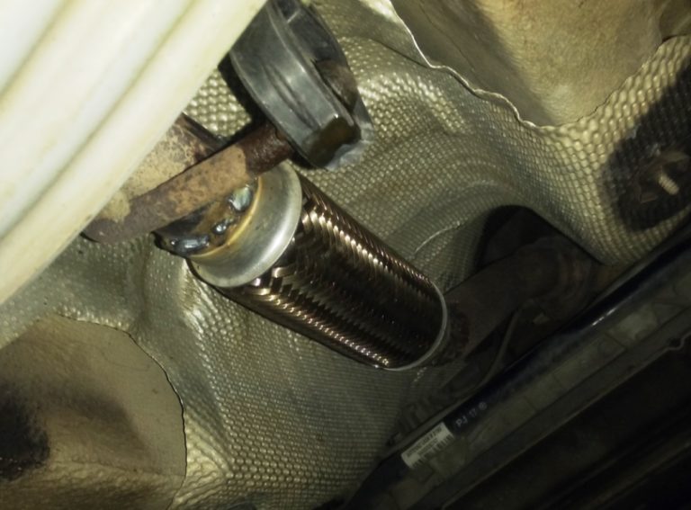 Диагностика и замена гофры глушителя Лады Веста