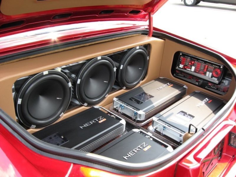 Как настроить аудиосистему в автомобиле?
