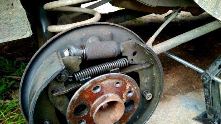 Признаки неисправности заднего тормозного цилиндра и его замена