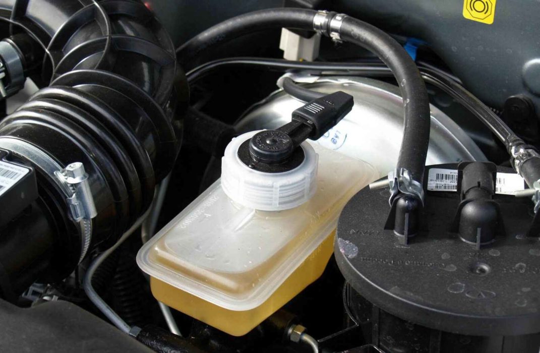 Период замены тормозной жидкости в автомобиле