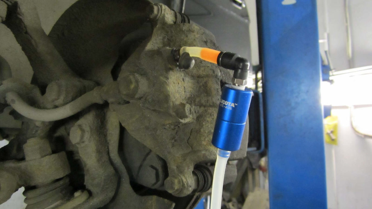 Обратный клапан для прокачки тормозов — диагностика и ремонт