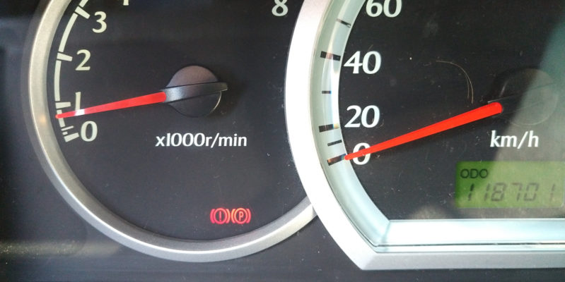 Горит индикатор тормозной жидкости на приборной панели авто ...