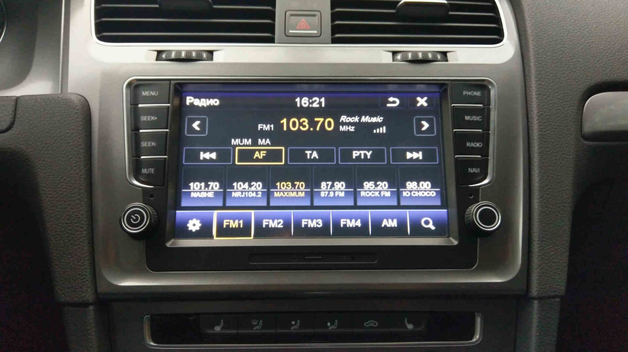 Почему плохо ловит радио в машине?