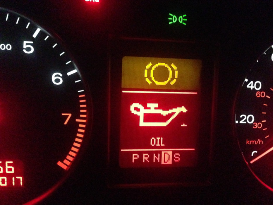 Что делать, если загорается значок масла в машине?
