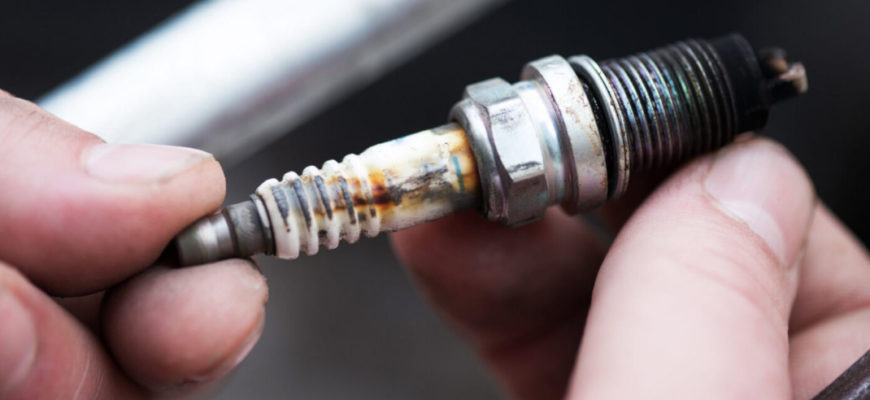 Как выкрутить свечу зажигания на автомобиле