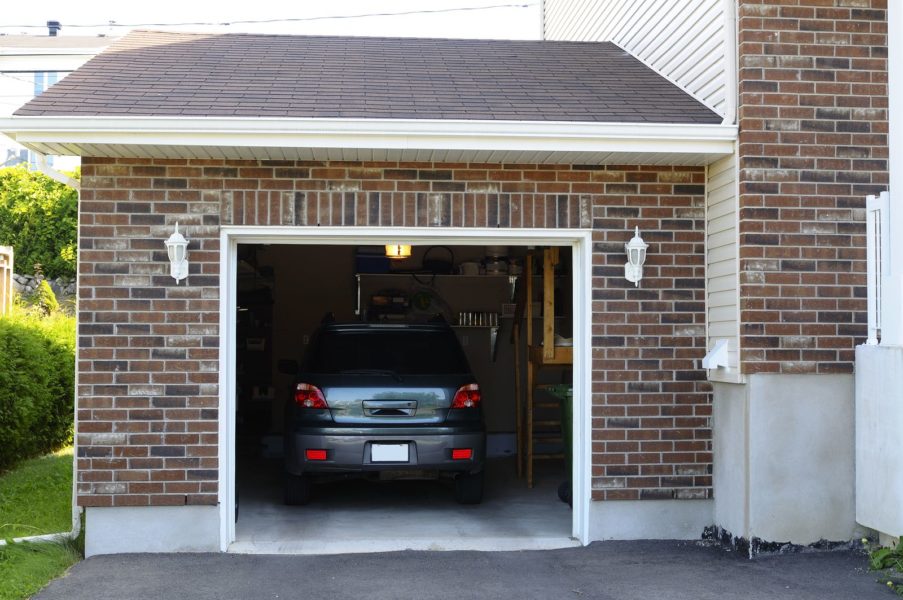 Что следует учитывать при строительстве гаража для автомобиля?