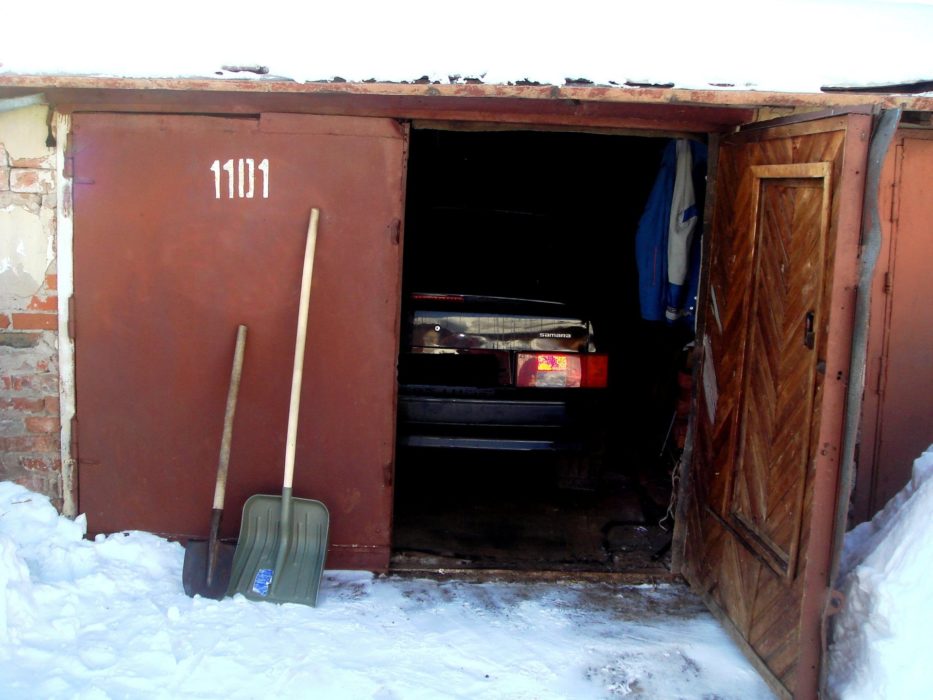 Как поставить машину на зиму в гараж
