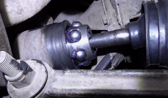 Порядок диагностики и замена ШРУСа на Нива 21213