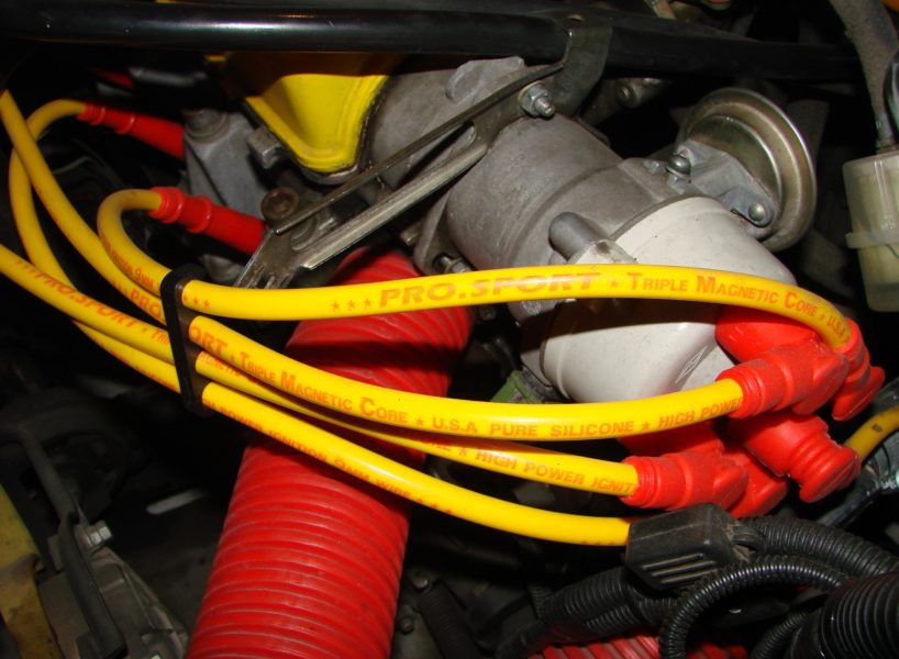 Как устроены высоковольтные провода зажигания в машине?