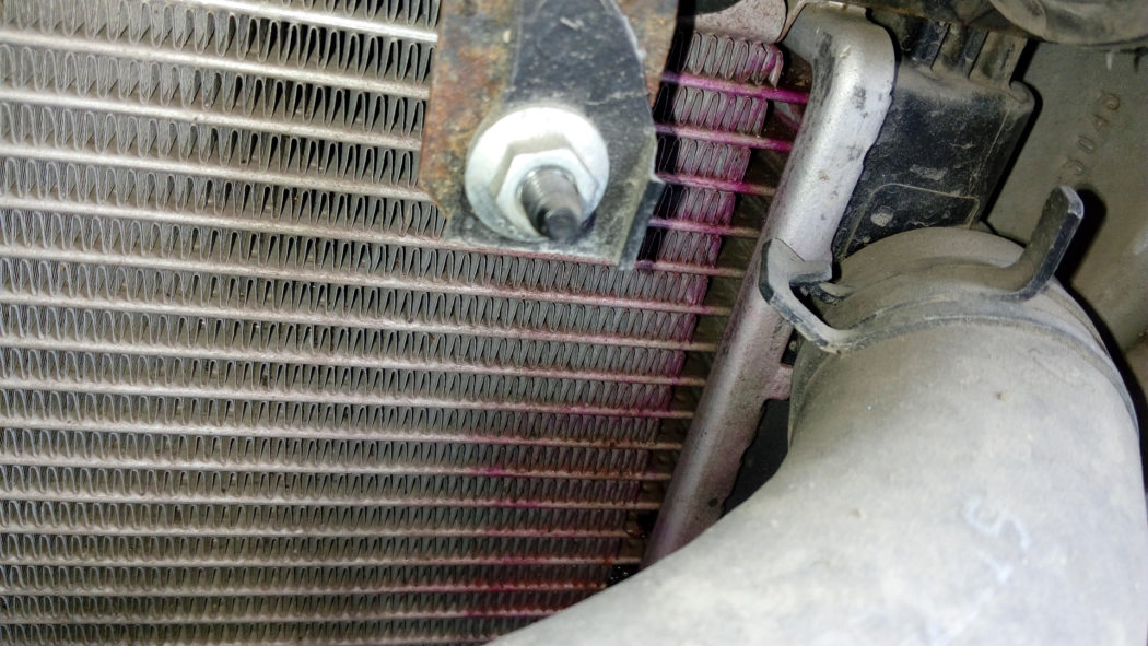 Течет радиатор охлаждения: причины и способы устранения