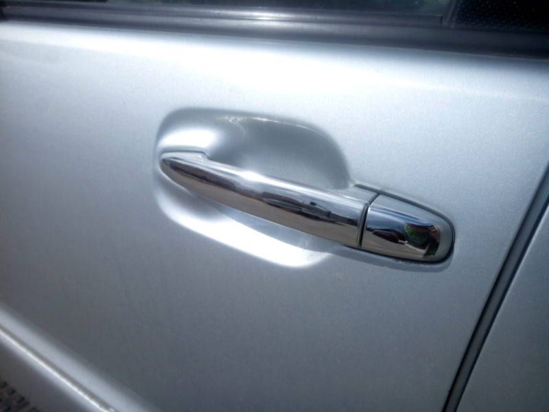 Как заменить дверные ручки на автомобиле?