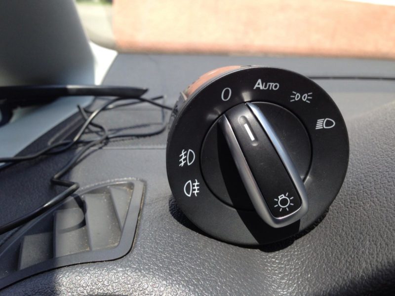 Как устроен датчик света в автомобиле?