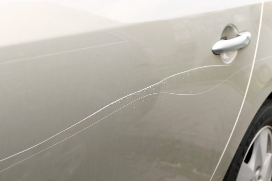 Глубокая царапина на машине — как убрать самостоятельно?