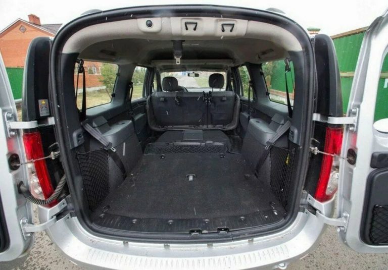 Lada Largus — обзор багажника, особенность снятия перегородки между кузовом и кабиной