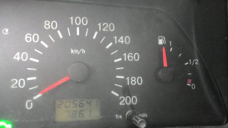 Почему индикатор на ВАЗ 2115 не показывает уровень топлива?