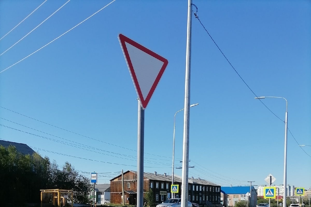 Высота дорожного знака от земли