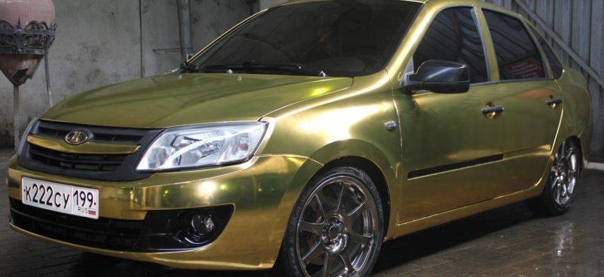 Золотистый цвет машины