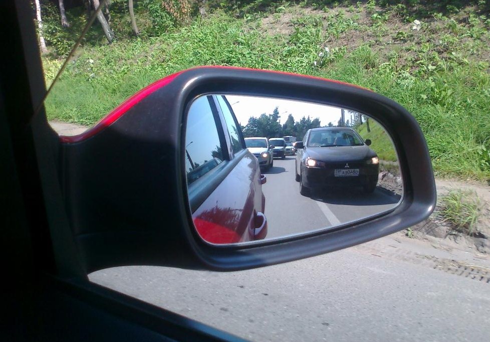 Как настроить боковые зеркала в машине?