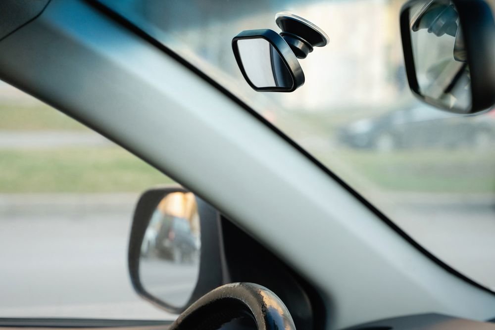 Как ориентироваться по боковым зеркалам при езде и парковке?
