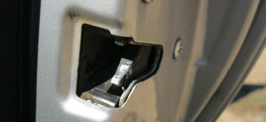 Как открыть заднюю дверь на калине - фото