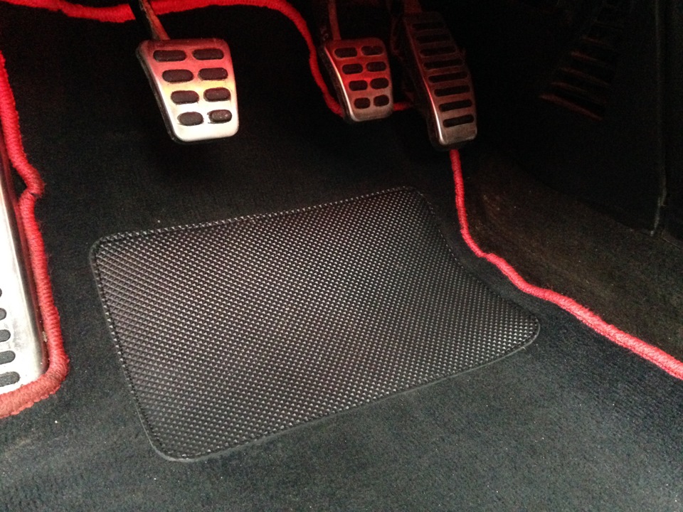 Как отремонтировать резиновый коврик в автомобиле?