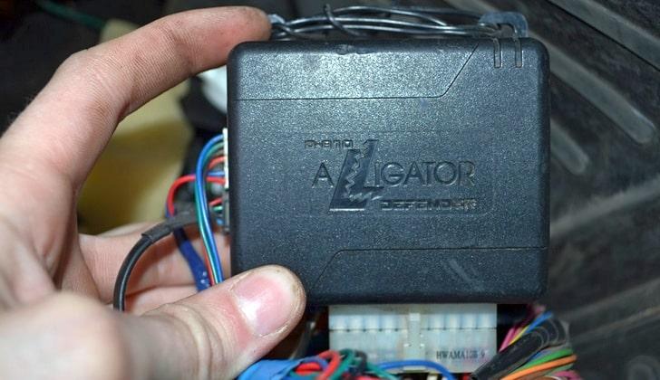 Как подключить датчик объема к сигнализации?