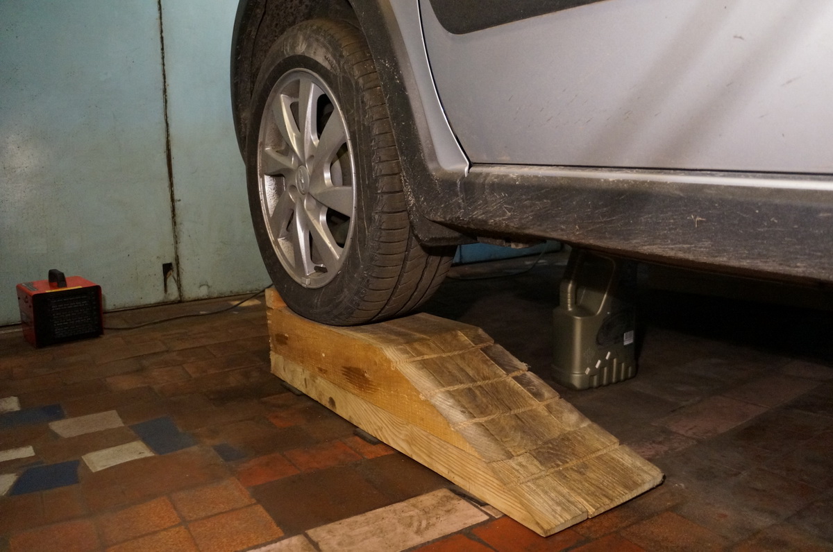Как поднять автомобиль в гараже без ямы?