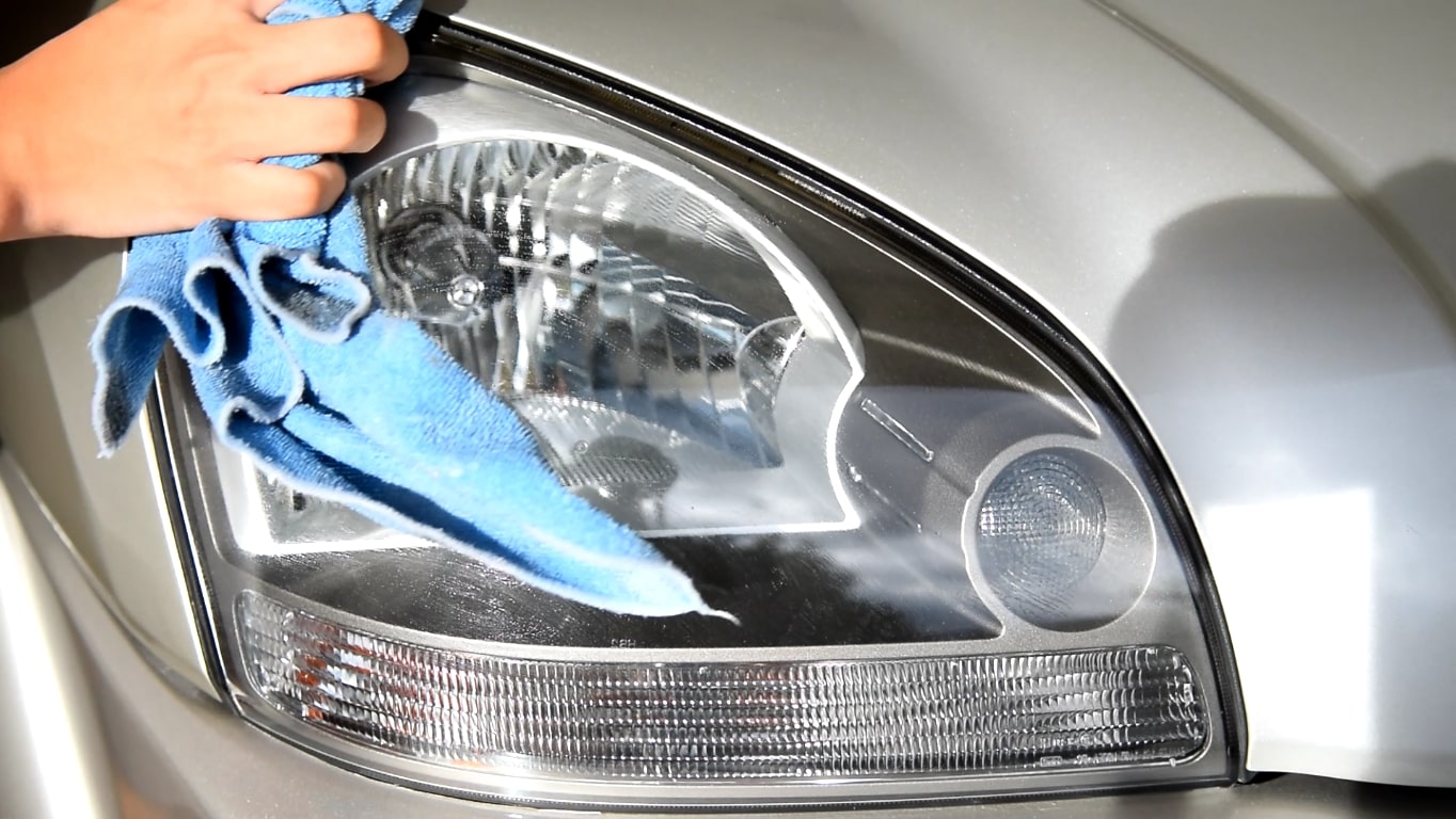 Как почистить изнутри стекла фар автомобиля?
