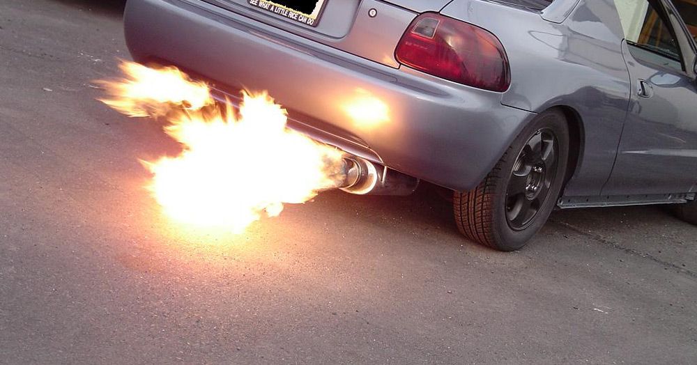 Как сделать огонь из выхлопной трубы автомобиля?