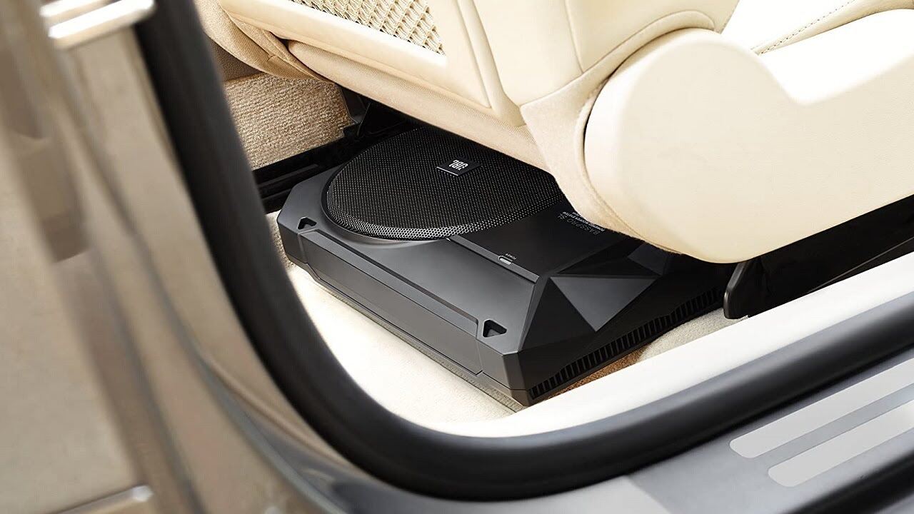 Как поставить пассивный сабвуфер под сиденье автомобиля?