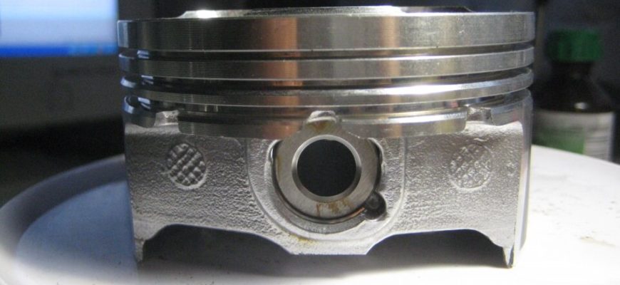 Порядок замены поршня на Ладе Приоре своими руками