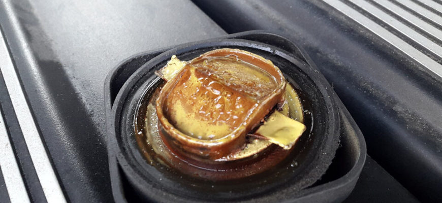 Диагностика причины появления эмульсии на крышке двигателя и ее устранение