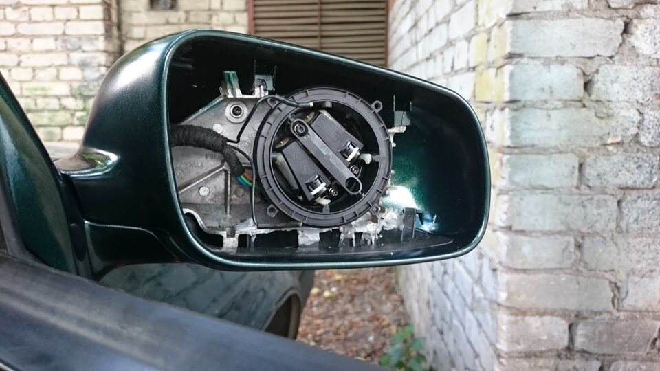Подключение привода зеркала заднего вида к системе автомобиля