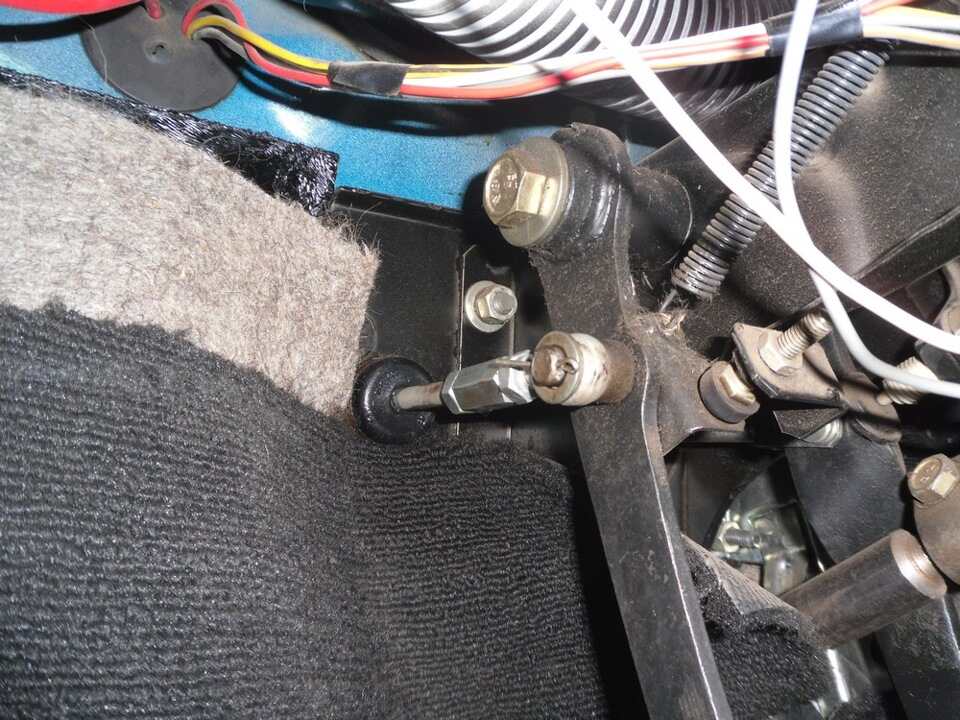Пропали тормоза на ВАЗ 2115, педаль проваливается — что делать?