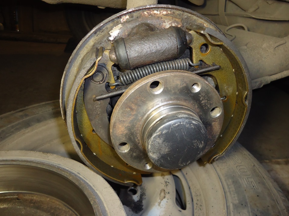 Скрежет в заднем колесе ВАЗ 2114 — причины и ремонт