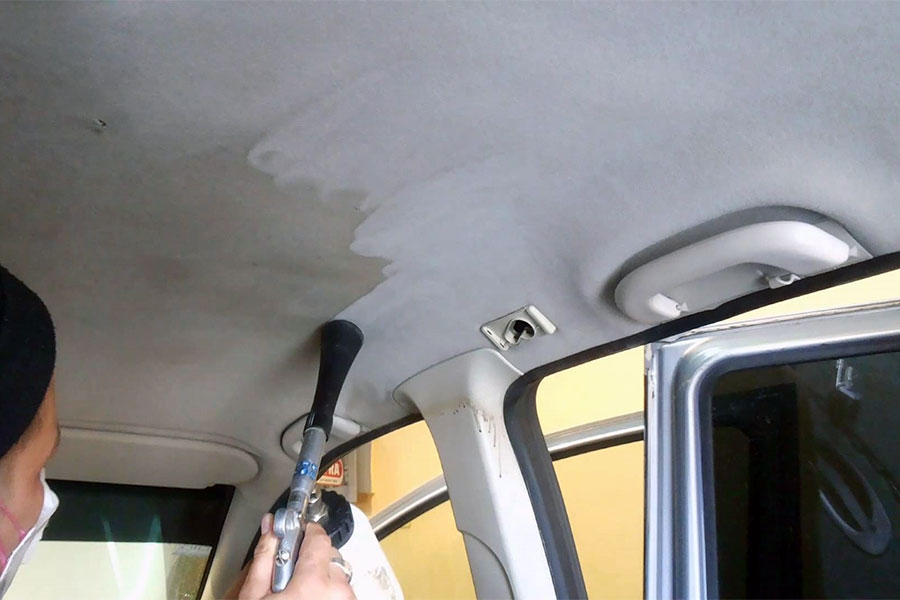 Как очистить потолок в автомобиле?
