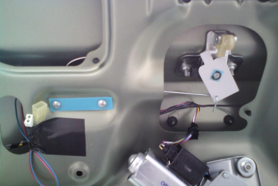 Как установить электропривод замка багажника на Ладу Калину?