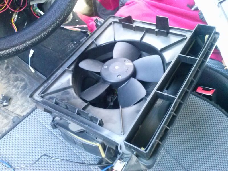 Снимаем вентилятор печки в ВАЗ 2107 своими руками