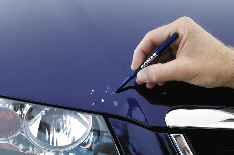 Как заделать сколы краски на автомобиле